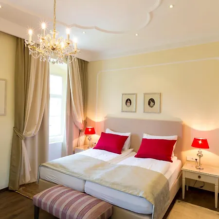Hotel Barock-landhof Burkhardt 4*
