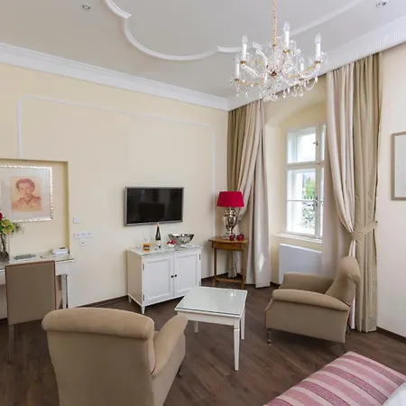 Hotel Barock-landhof Burkhardt 4*