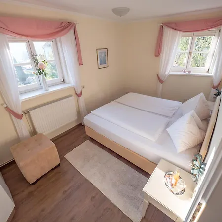 מלון Barock-landhof Burkhardt 4*